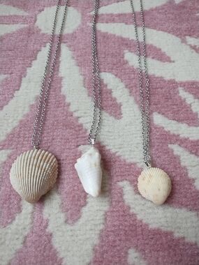 Handmade Shell Pendant Necklace – White Shell Beach Jewelry